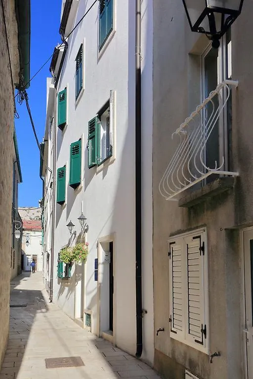 Old Town Rooms - Koludraska Street Pag Town 3*,